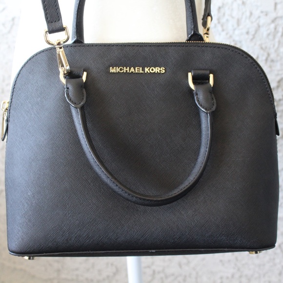 Handbags - Authentic Michael Kors Purse