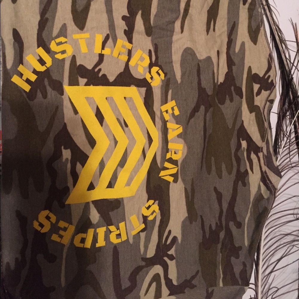 Popular Hustler Tee - Picture 2 of 2