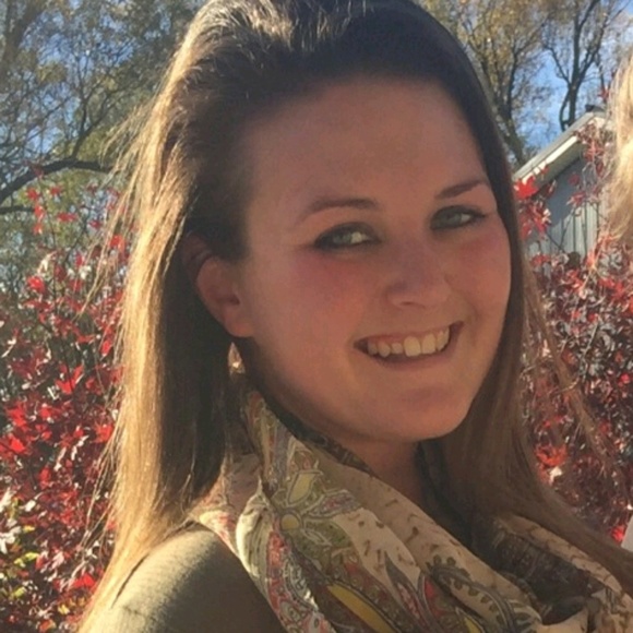 Meet your Posher, Amanda - Picture 1 of 1