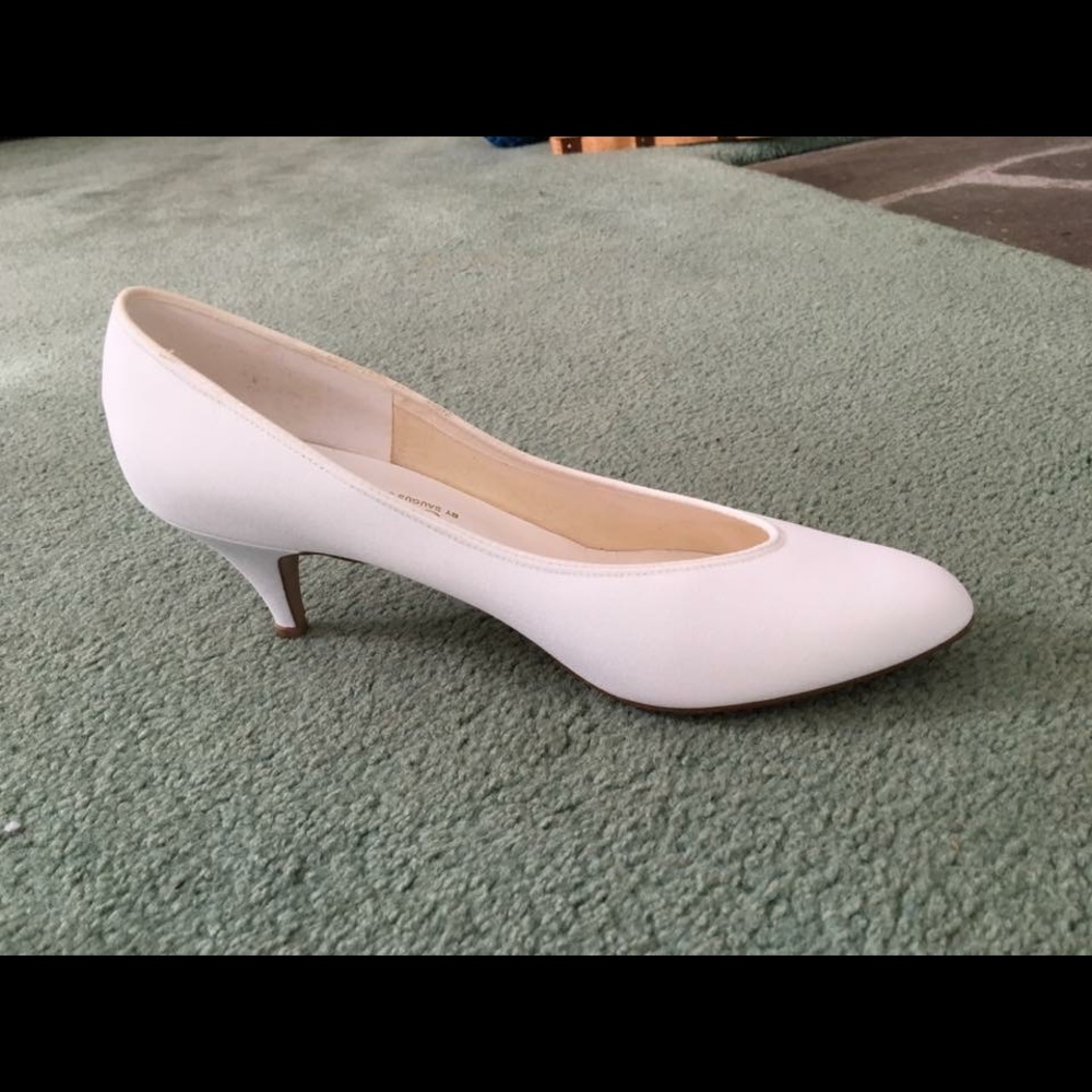White silk shantung pumps