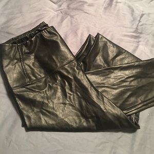 ARITZIA’s Wilfred Free faux leather leggings