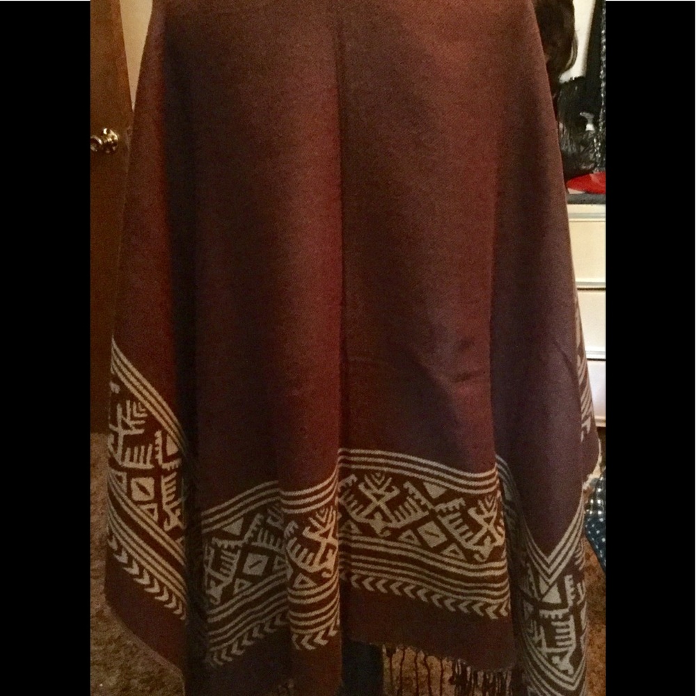 A Reversible Ruana ( Shawl, Cape, Kimono, Etc.) - Picture 3 of 4