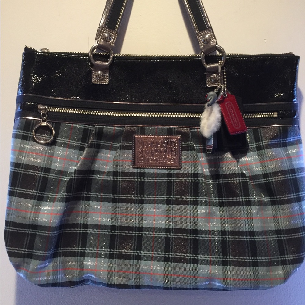 Holiday Coach Bundle-Tote & Wristlet Set! 🖤💙❤️ - Picture 5 of 8