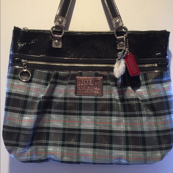 Holiday Coach Bundle-Tote & Wristlet Set! 🖤💙❤️ - Picture 5 of 8