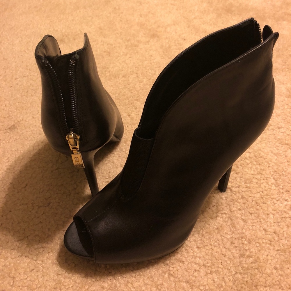 Guess sz 8 booties