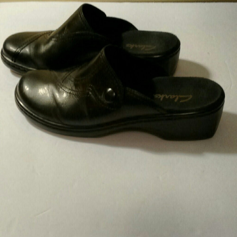 Clarks Black Leather Side Button Slides