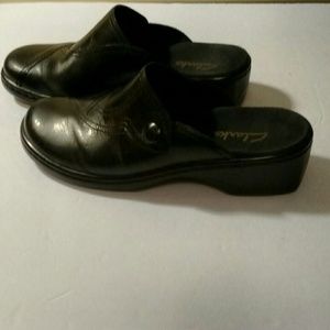 Clarks Black Leather Side Button Slides