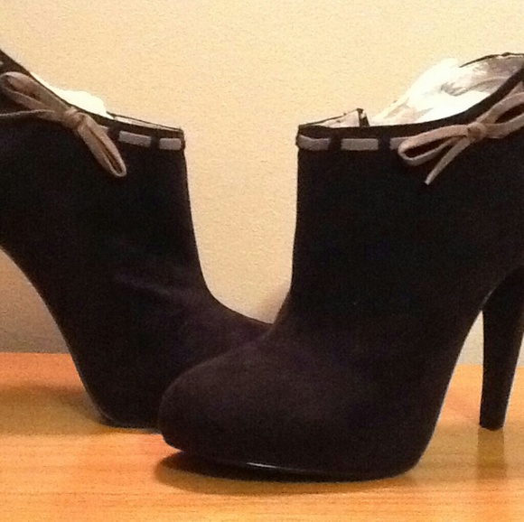 JustFab Nigora Black Suede Booties with bow - Picture 5 of 5