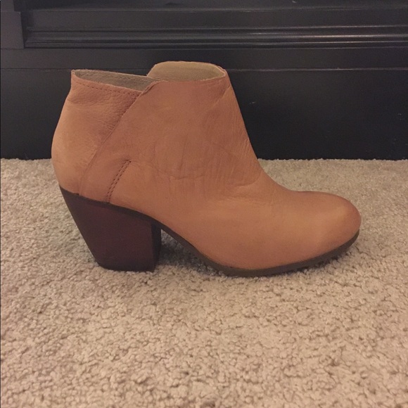 Latige brand soft leather boots. - Picture 2 of 4