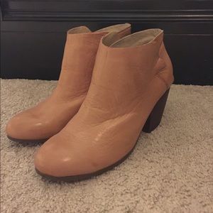 Latige brand soft leather boots.