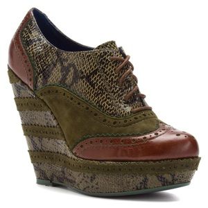 Awesome unique Camo wedge shoes worn once