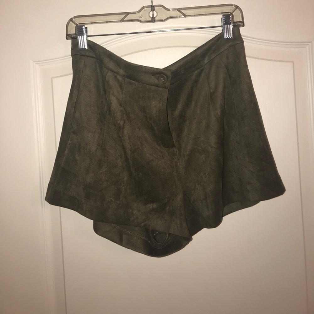 Casual textured shorts