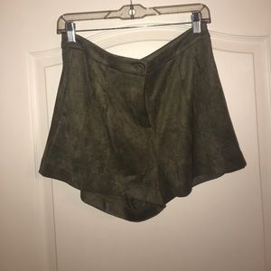 Casual textured shorts