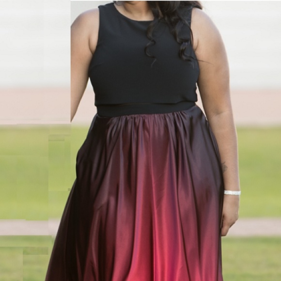LIKE NEW BETSY & ADAM MIDNIGHT GOWN (WORN ONCE) - Picture 1 of 2