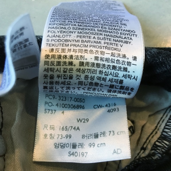 Levi's 501 black wash fray hem shorts women - Picture 4 of 4