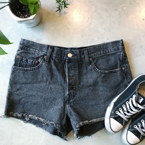 Levi's 501 black wash fray hem shorts women - Picture 2 of 4