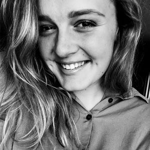 Meet your Posher, Caitlin