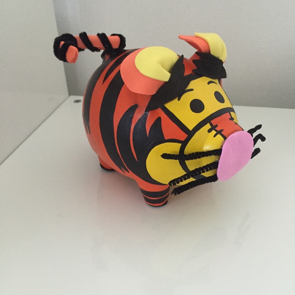 Piggy bank! 🎉🎉 brand new with the box.