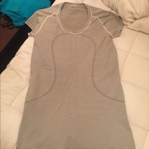 Lululemon short sleeve shirt