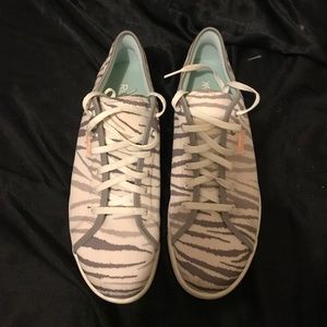 👟 Redbox sneakers SZ 9 👟