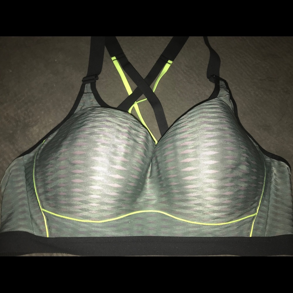 Just Like NEW Victoria Secret Sports Bra!
