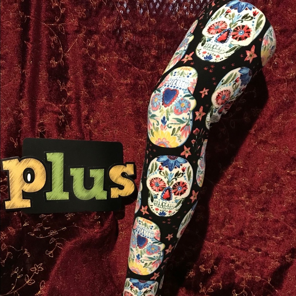 Plus size skull leggings