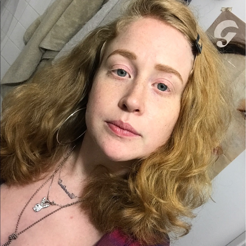 Meet your Posher, Caroline