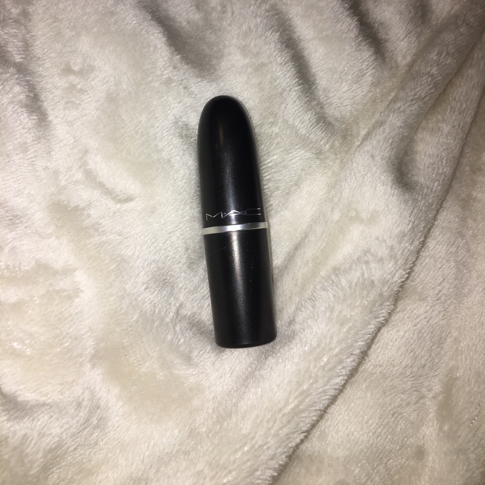 NEVER USED MAC LIPSTICK