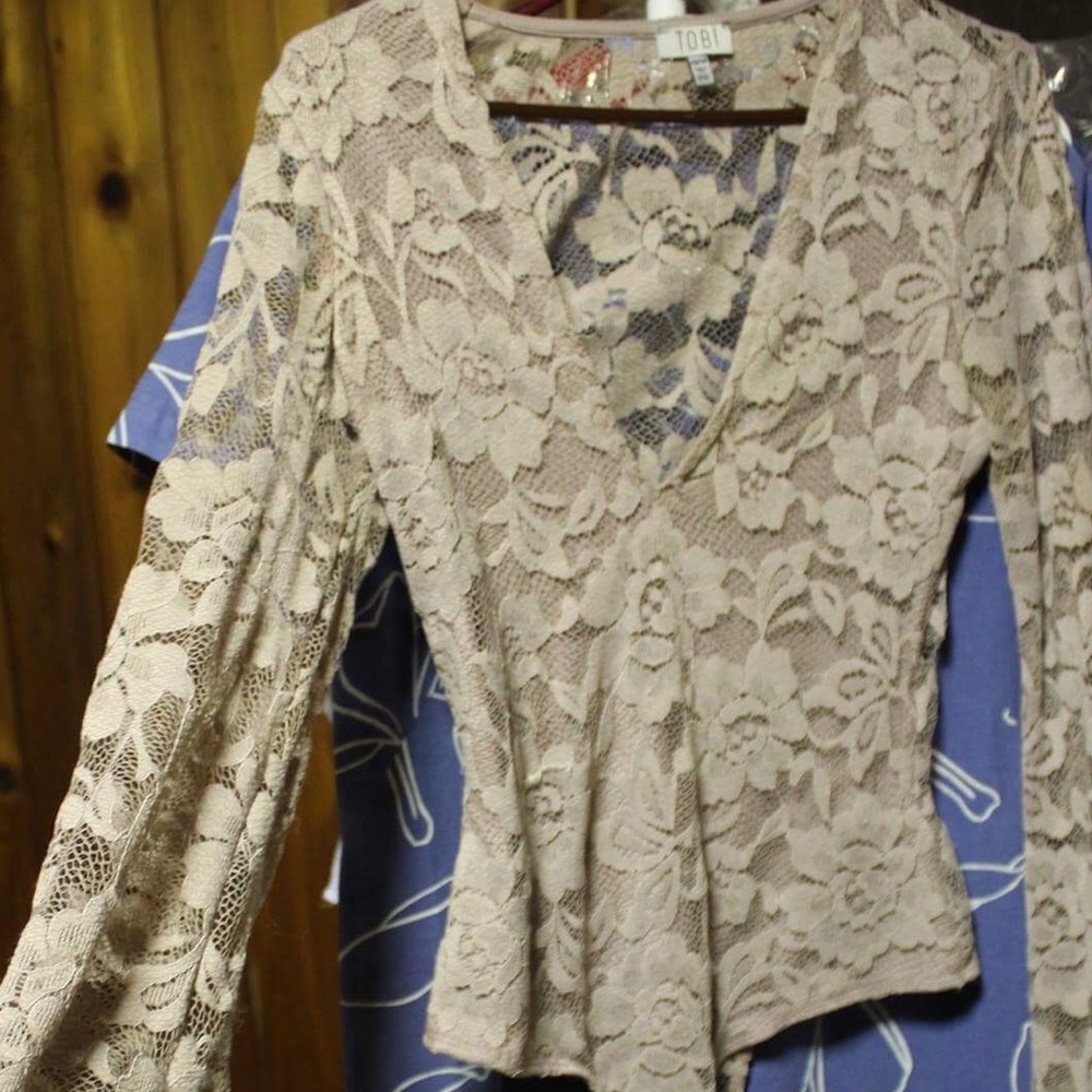 TOBI LACE LONG BELL SLEEVE ONESIE    SIZE: XS