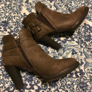 Women’s booties. GUC