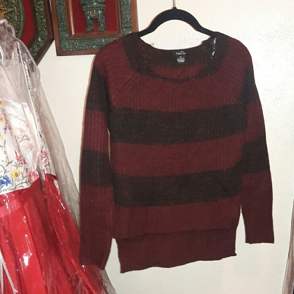 Rue 21 black and wine sweater