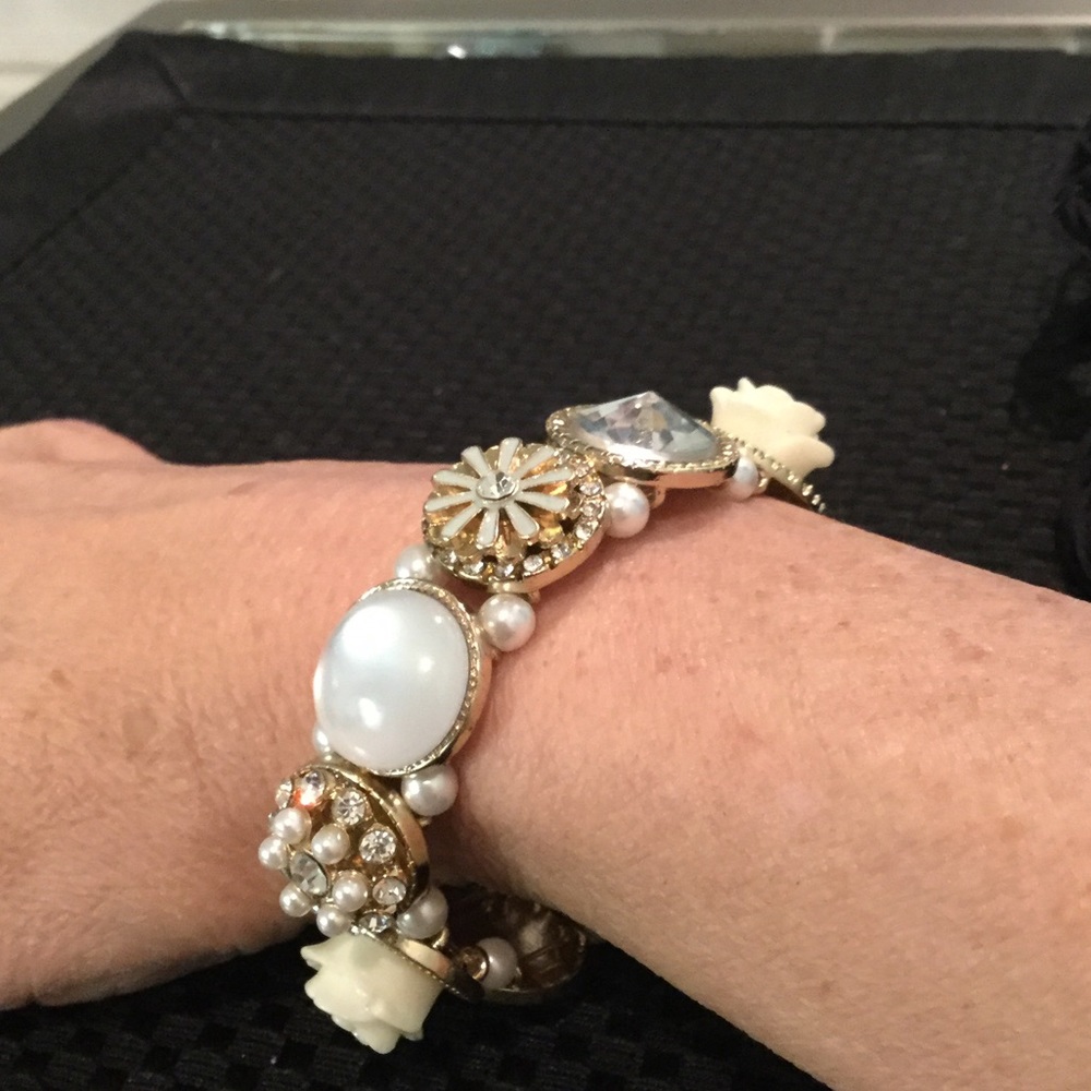 Gold Tone Stretch Bracelet