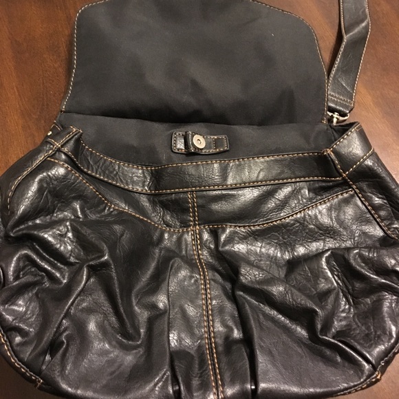 Black Shoulder Bag w/Silver Accents - Picture 4 of 6