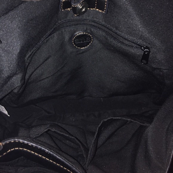 Black Shoulder Bag w/Silver Accents - Picture 5 of 6