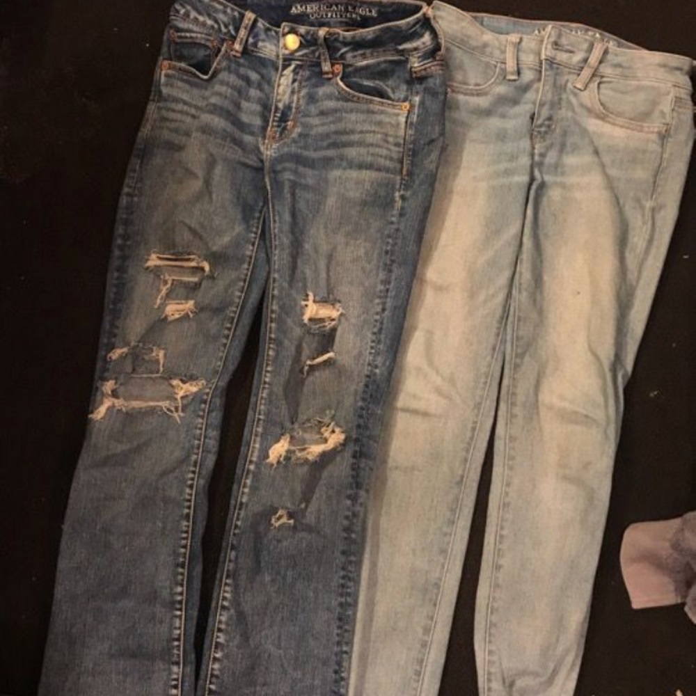 2 pairs American eagle jeans