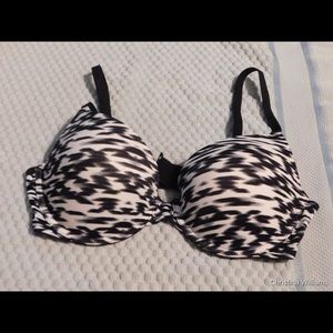 Victoria Secret PINK Black bra gently used.
