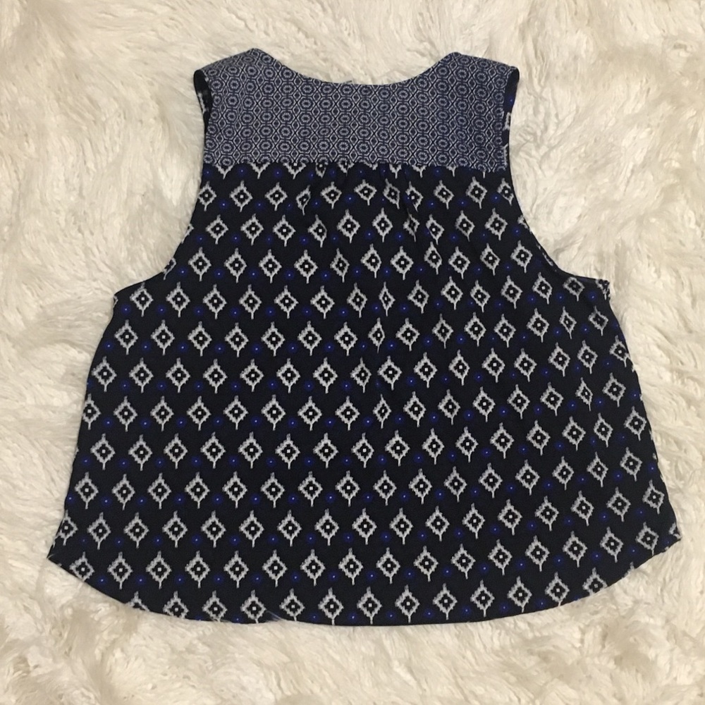 Patterned Tank Top - Picture 3 of 5