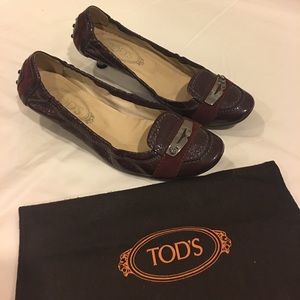 TOD’s burgundy kitten heel pump