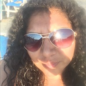 Meet your Posher, Raquel