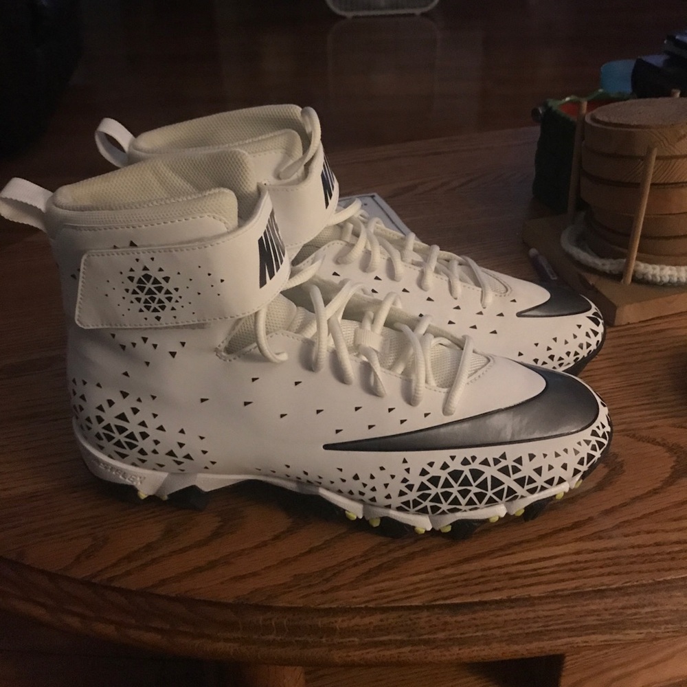 Men's size 10.5 football cleats