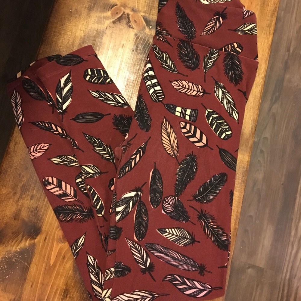 Funky fall feathers! Lula Roe OS leggings