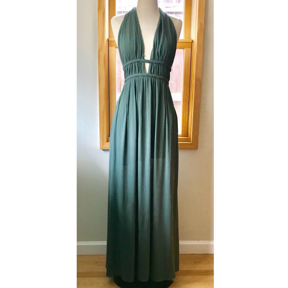 💚🆕Green halter neck maxi dress