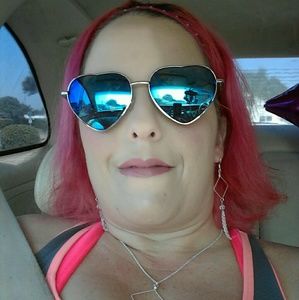 Meet your Posher, Cassandra