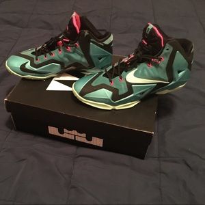 Lebron 13’s, very decent condition