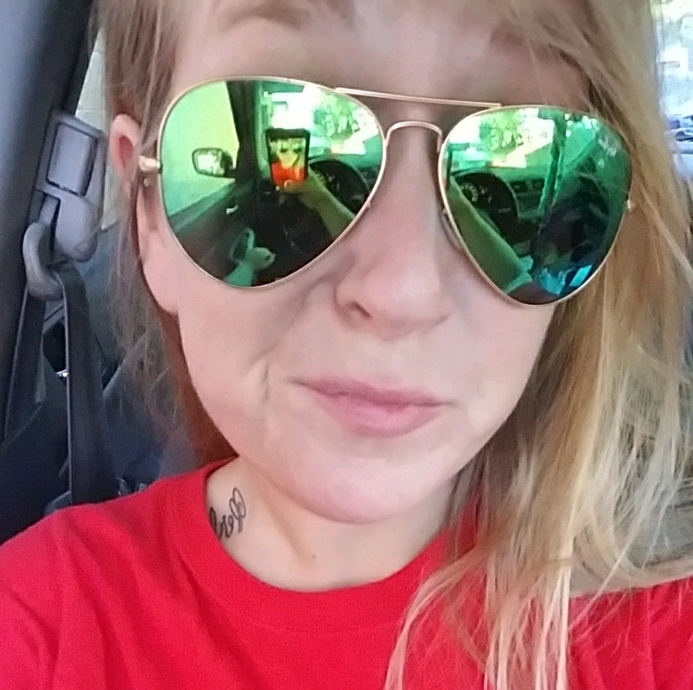 Meet your Posher, Ashley