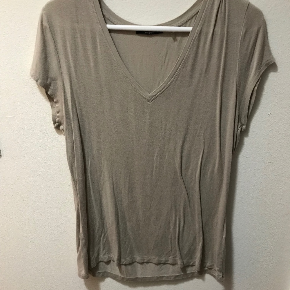 Tahari XL Tan V Neck T Shirt