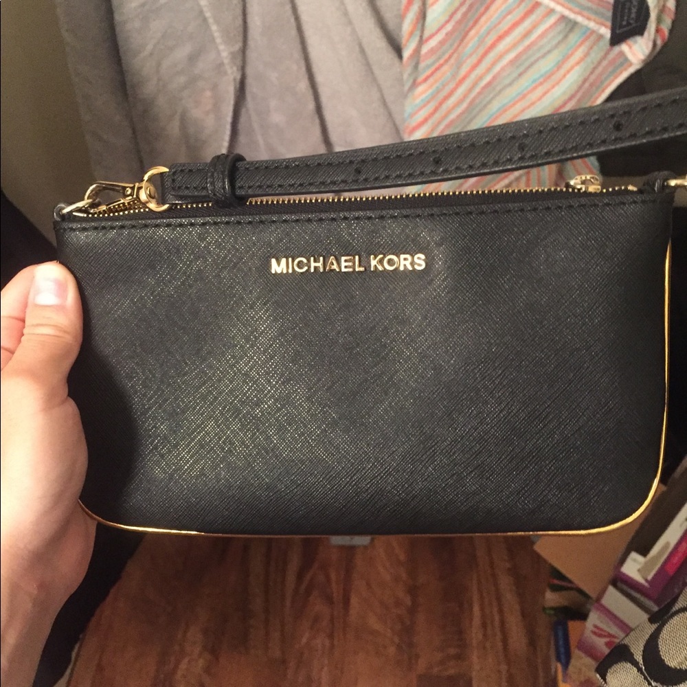 BEST OFFER...Micheal kors cross body bag