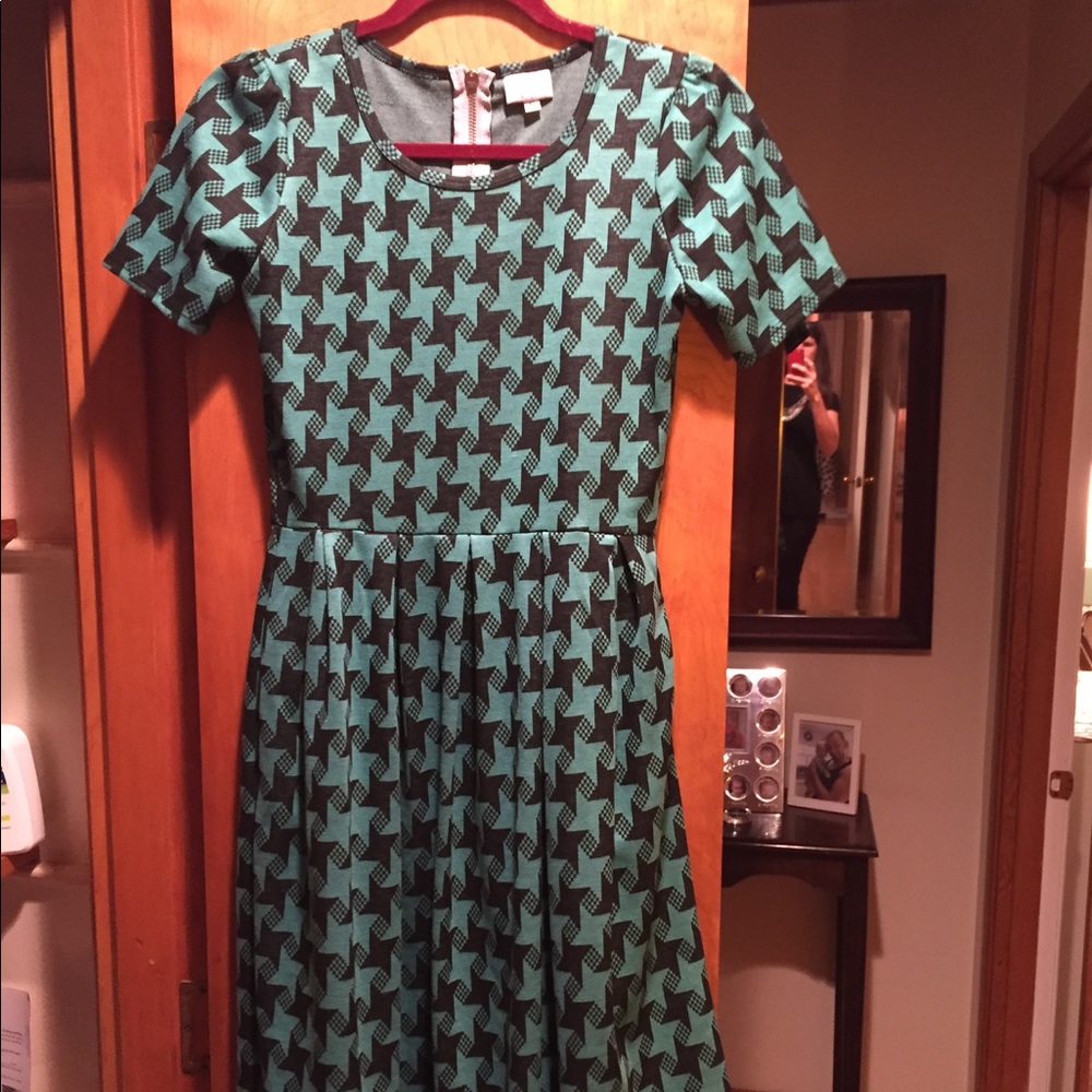 Lularoe Amelia dress - sz small, perfect condition