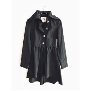 ❗️SOLD❗️Adorable rain coat with hood. NWT