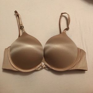 Victoria’s Secret Bombshell Plunge 34B